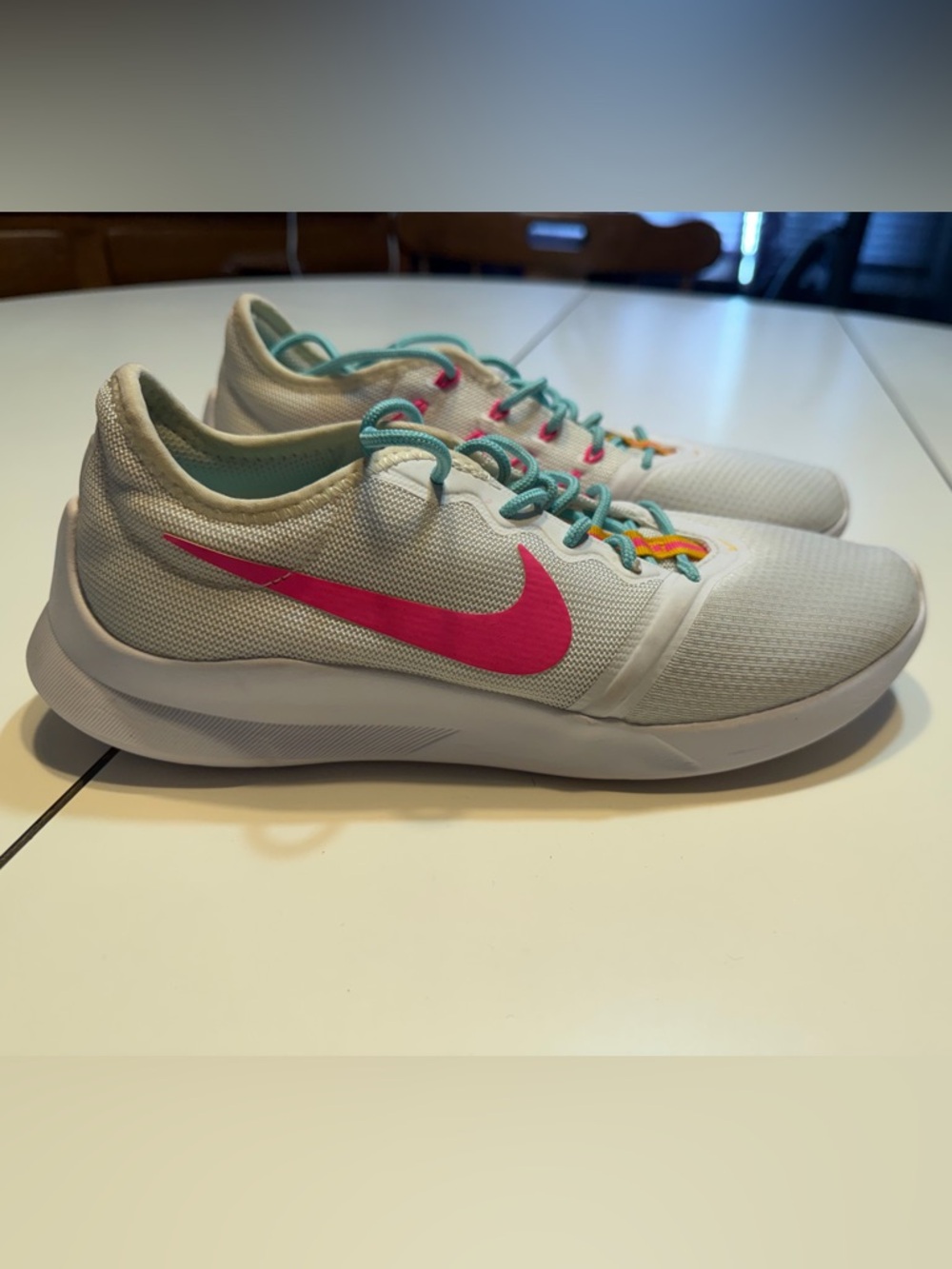 Nike Viale VTR Running Shoes AT4345-102 Ladies Womens Sz 8 White pink